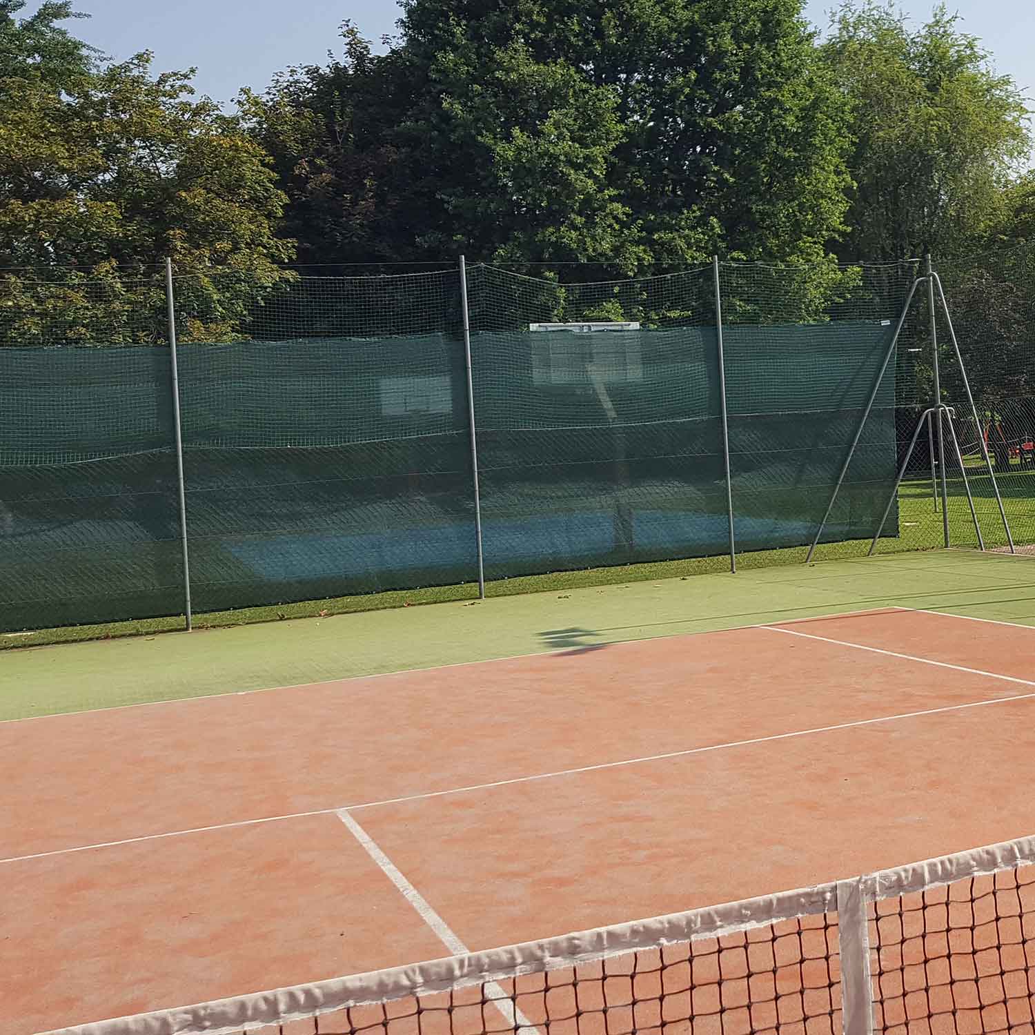 Feuilles de terrain de tennis