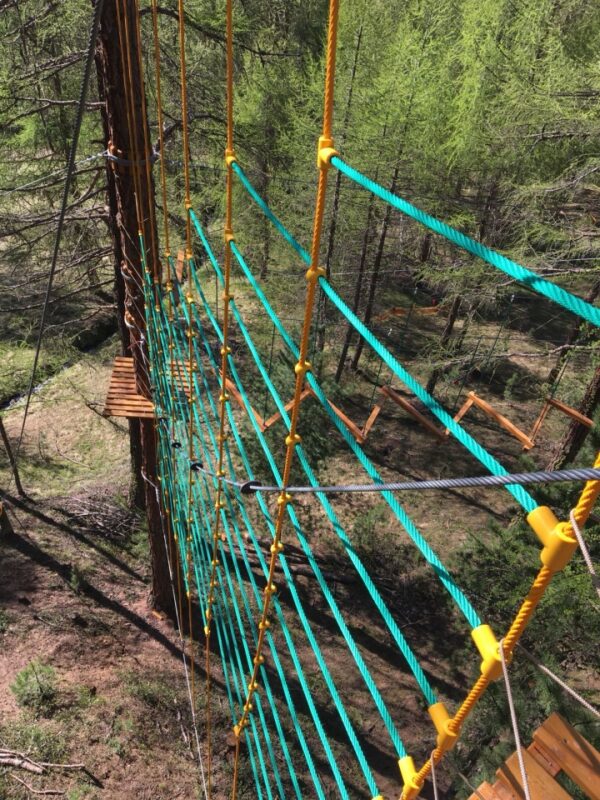 Walking net for passages between platforms made of "Hercules"-rope