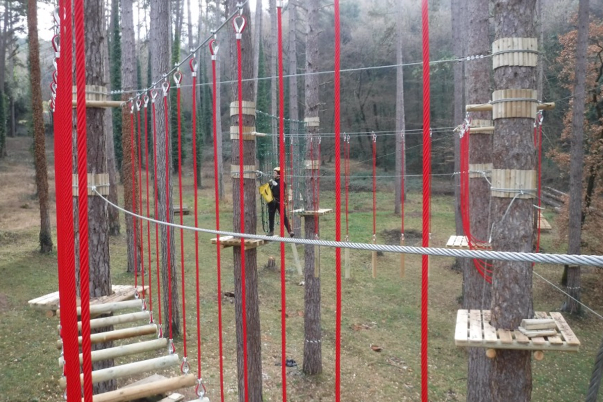 Suspension cables, climbing stirrups and rope ladders made of Hercules ropes